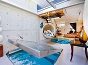 Piscina interior escondida