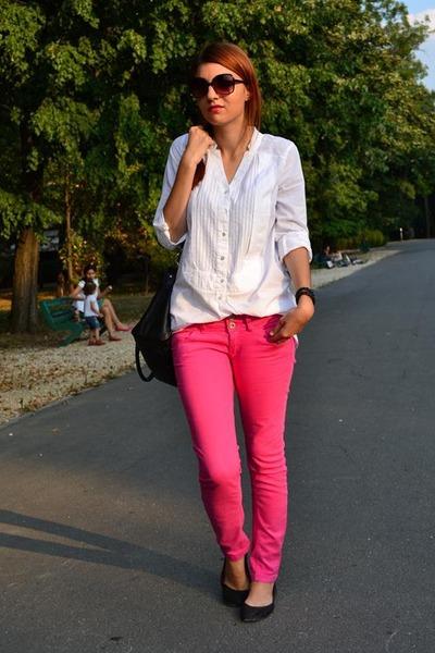 Color pants + T-Shirt