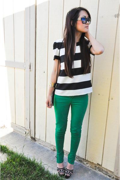 Color pants + T-Shirt