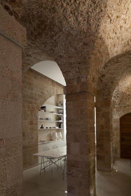 residence-in-Old-Jaffa-tel-Aviv-by-Pitsou-kedem-architects-yatzer-21 mezcla de épocas – minimalism meets historic