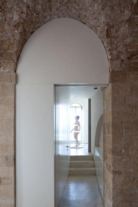 residence-in-Old-Jaffa-tel-Aviv-by-Pitsou-kedem-architects-yatzer-14 mezcla de épocas – minimalism meets historic