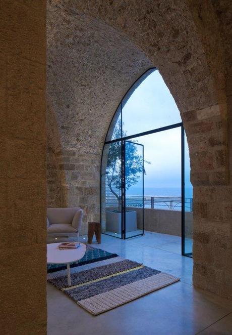 residence-in-Old-Jaffa-tel-Aviv-by-Pitsou-kedem-architects-yatzer-7 mezcla de épocas – minimalism meets historic