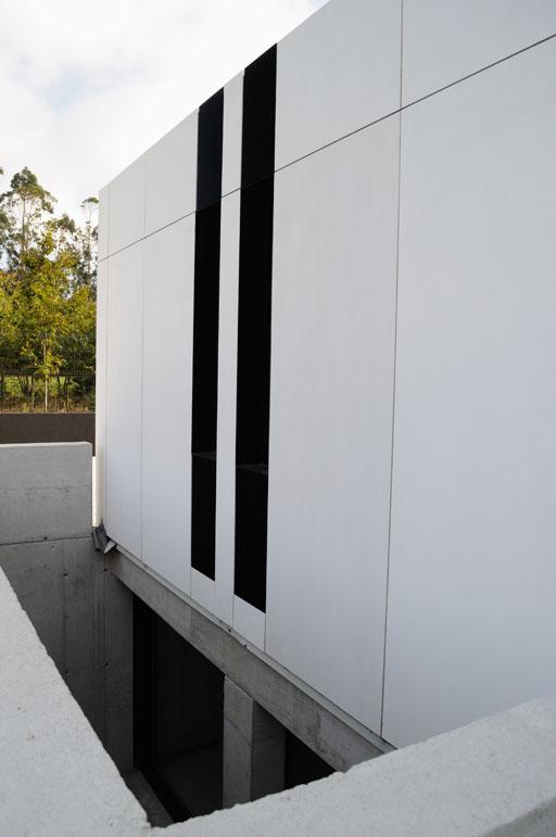 Un orgulloso propietario nos muestra su vivienda A-cero Tech en Santa Comba, A Coruña