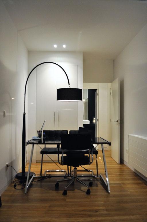 Un orgulloso propietario nos muestra su vivienda A-cero Tech en Santa Comba, A Coruña