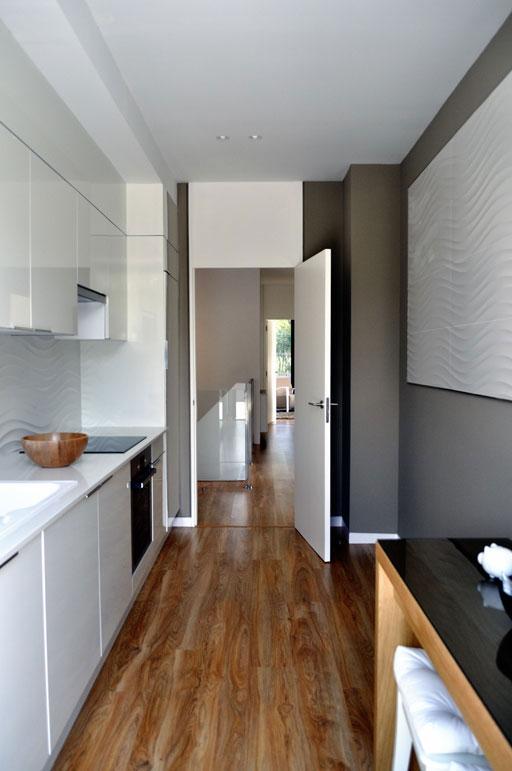 Un orgulloso propietario nos muestra su vivienda A-cero Tech en Santa Comba, A Coruña