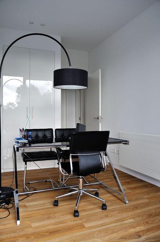 Un orgulloso propietario nos muestra su vivienda A-cero Tech en Santa Comba, A Coruña