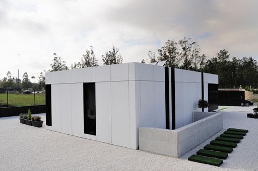 Un orgulloso propietario nos muestra su vivienda A-cero Tech en Santa Comba, A Coruña