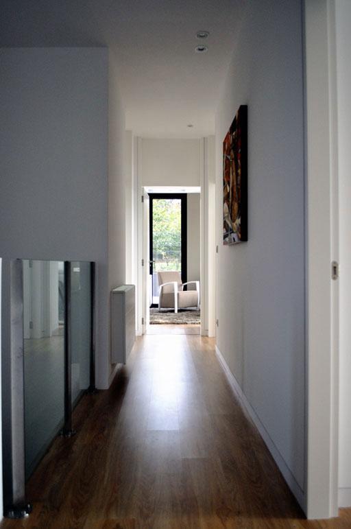 Un orgulloso propietario nos muestra su vivienda A-cero Tech en Santa Comba, A Coruña