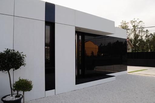 Un orgulloso propietario nos muestra su vivienda A-cero Tech en Santa Comba, A Coruña