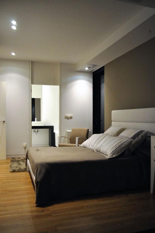 Un orgulloso propietario nos muestra su vivienda A-cero Tech en Santa Comba, A Coruña