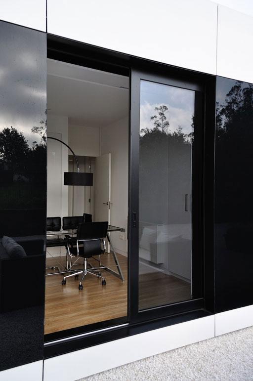 Un orgulloso propietario nos muestra su vivienda A-cero Tech en Santa Comba, A Coruña