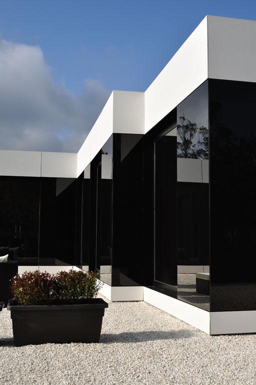 Un orgulloso propietario nos muestra su vivienda A-cero Tech en Santa Comba, A Coruña