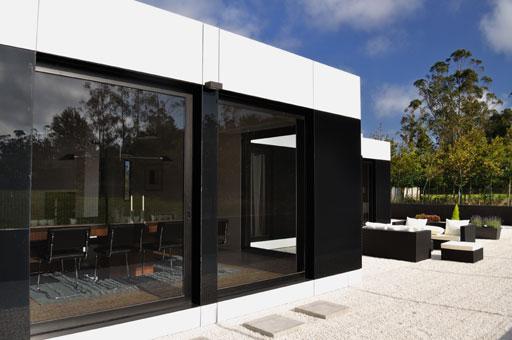 Un orgulloso propietario nos muestra su vivienda A-cero Tech en Santa Comba, A Coruña