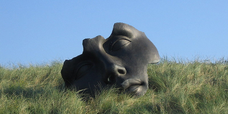 esculptura de una máscara