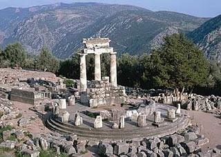 Ártemis y las Ruinas de Delfos