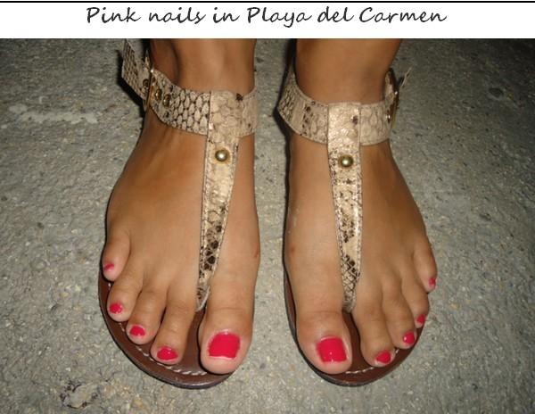 Pink nails in Playa del Carmen