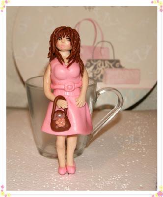 Como hacer una muñeca en pasta de azúcar o en pasta Roy