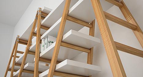 UNA LIBRERÍA HECHA CON ESCALERAS