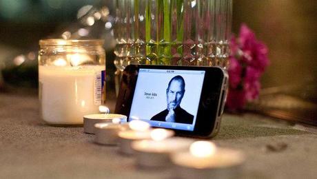 Biografía de Steve Jobs se convierte en éxito de ventas antes de su publicación oficial