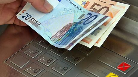 Fechas de pago del paro, subsidios y ERTE del SEPE de abril de 2022, confirmadas por los bancos