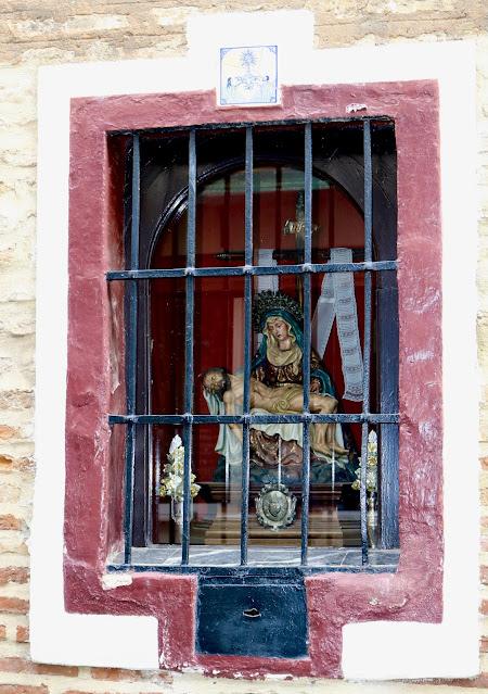 La ventana de la Capilla de los Dolores.