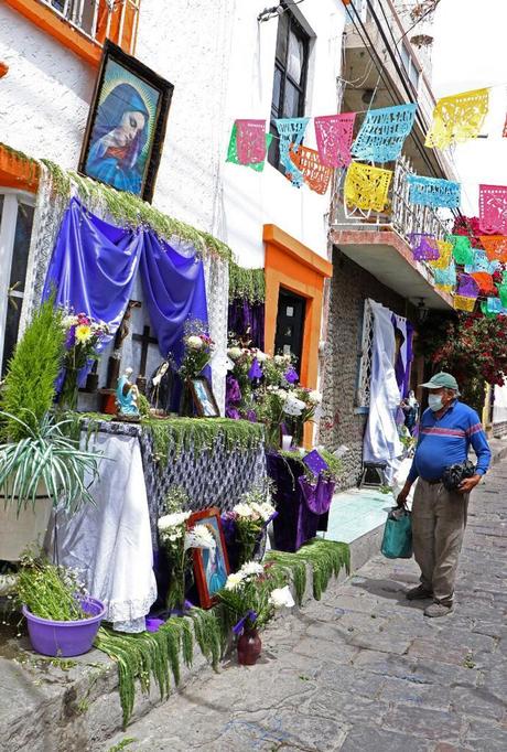 Altares de Dolores en el Callejón del Buche, una tradición popular centenaria que el Ayuntamiento promueve sea Patrimonio Cultural de la Ciudad de San Luis Potosí