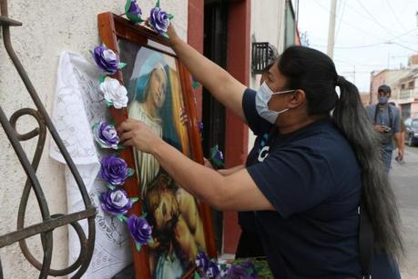 Altares de Dolores en el Callejón del Buche, una tradición popular centenaria que el Ayuntamiento promueve sea Patrimonio Cultural de la Ciudad de San Luis Potosí