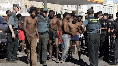 Amnistía Internacional critica la doble moral de España: “solidaridad” para refugiados ucranianos y “brutalidad” en Melilla.