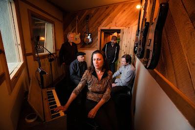The Delines - Drowning in plain sight (2022) The Delines - Drowning in plain sight (2022)