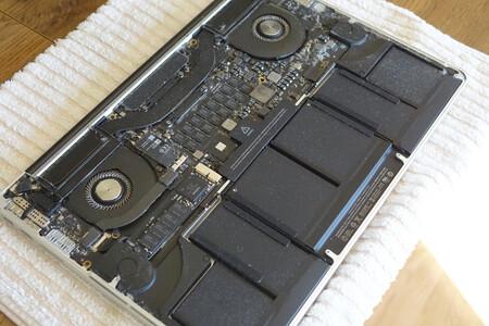 Cómo limpiar a fondo tu ordenador portátil (sí, también por dentro) y conseguir que quede como si lo acabases de estrenar Limpiezaportatilestadoinicial