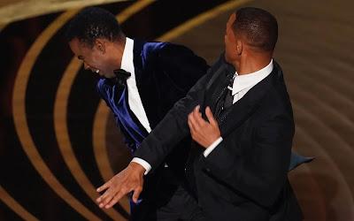 En la misma noche, Will Smith da una bofetada y recibe un Oscar.