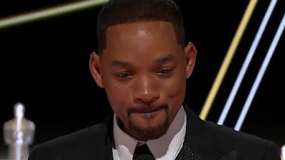 En la misma noche, Will Smith da una bofetada y recibe un Oscar. En la misma noche, Will Smith da una bofetada y recibe un Oscar.