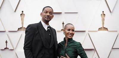 En la misma noche, Will Smith da una bofetada y recibe un Oscar. En la misma noche, Will Smith da una bofetada y recibe un Oscar.
