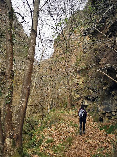 Circular a Banduxo por camín vieyu.