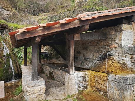 Circular a Banduxo por camín vieyu.