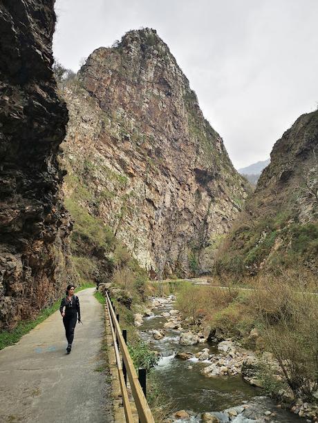 Circular a Banduxo por camín vieyu.