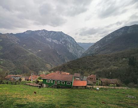 Circular a Banduxo por camín vieyu.