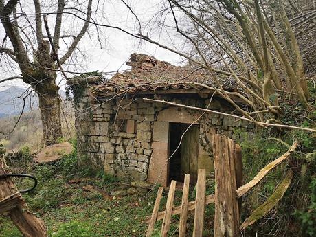 Circular a Banduxo por camín vieyu.