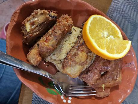 migas alentejanas con pan y carne de cerdo