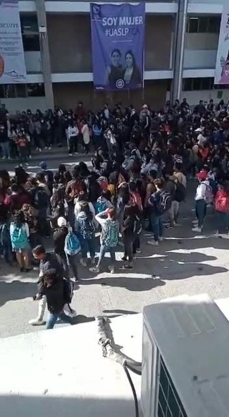 Estudiantes toman la facultad de administración por falta de seguridad