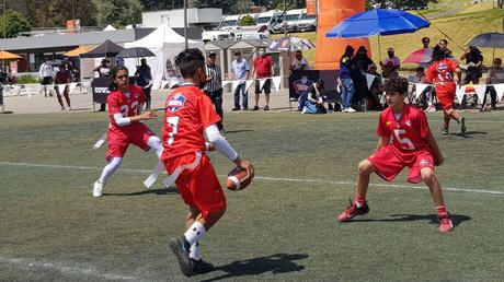 La NFL en México y representantes de los Broncos convivieron en torneo de tochito