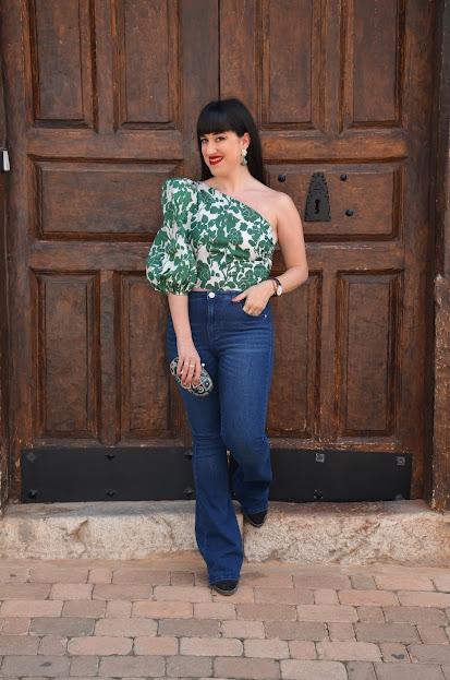 Top con print de plantas y manga abullonada