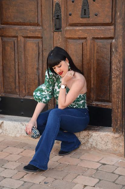 Top con print de plantas y manga abullonada