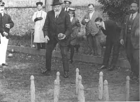 1918: partida de bolos en la Fiesta de la Cruz Roja celebrada en la finca del Sr Hoppe, cónsul de Alemania