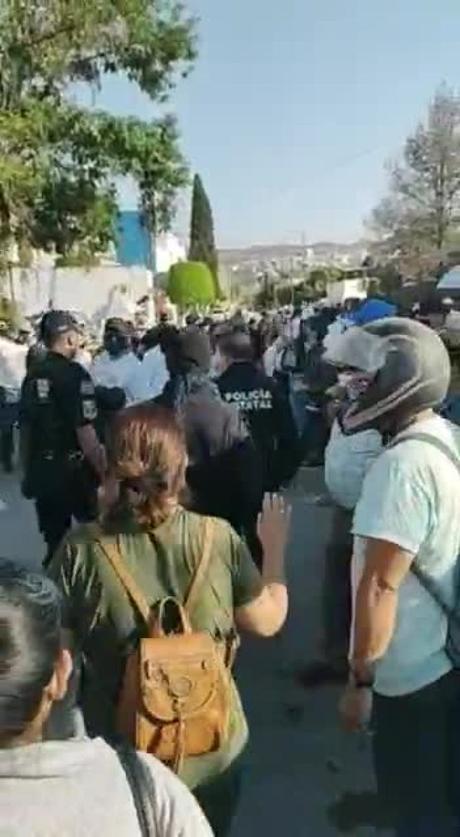 José Luis Urban Ocampo en conflicto con manifestantes