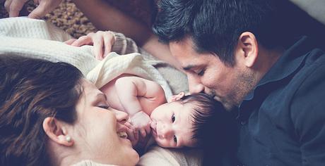 Prestación por nacimiento y cuidado del menor en 2022: requisitos y como solicitarla