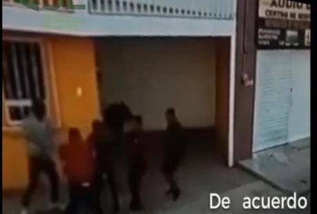 (Vídeo) Presunto secuestro en realidad fue pleito entre vecinos.
