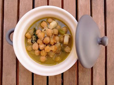 Guiso de garbanzos y potón Guiso de garbanzos y potón