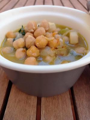 Guiso de garbanzos y potón Guiso de garbanzos y potón