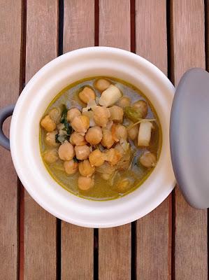 Guiso de garbanzos y potón Guiso de garbanzos y potón